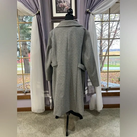 Gray Women's Coat - Picture 6 of 6